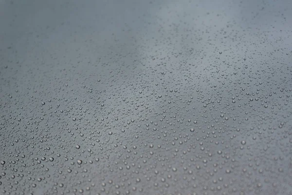 Foto Gotas Lluvia Cristal Ventana Con Cielo Nublado Como Fondo —  Fotos de Stock