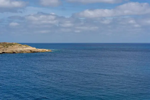 Photo Mediterranean Sea View Valletta Malta Blue Cloudy Sky Background — Stock Photo, Image