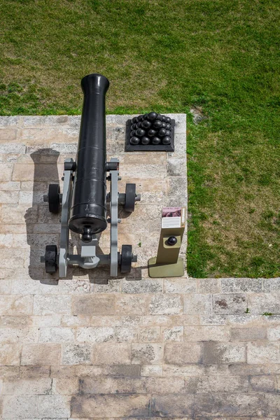 Foto Von Kanonen Oberen Barrakka Gärten Mit Kanonenkugeln Valletta Malta — Stockfoto