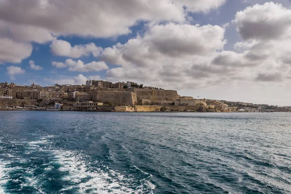 Valletta Malta Skyline Der Hauptstadt Mit Blauem Wolkenhimmel Als Hintergrund — Stockfoto