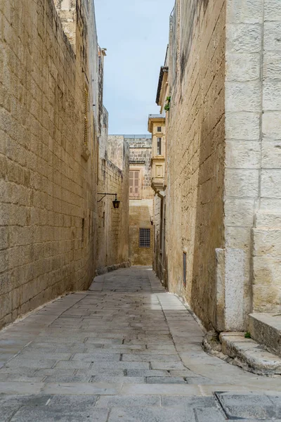 Foto Calle Típica Malta Edificios Antiguos Arquitectura —  Fotos de Stock