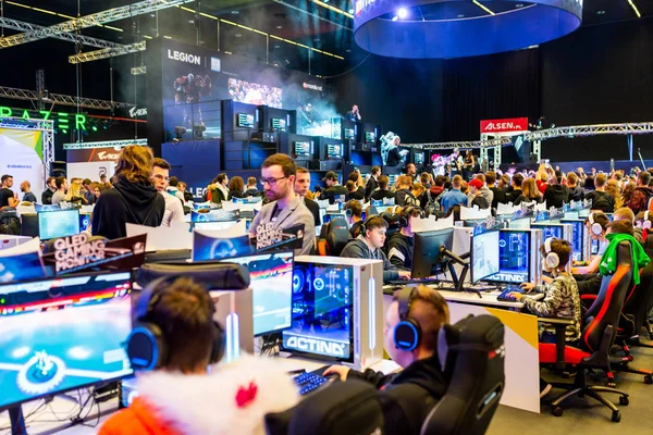 KATOWICE, POLONIA - 3 de marzo de 2019: Intel Extreme Masters 2019 - E —  Fotos de Stock