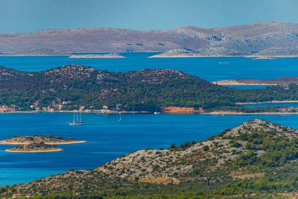 Lago Vransko e Islas Kornati. Vista desde la colina Kamenjak. Dalma. — Foto de Stock