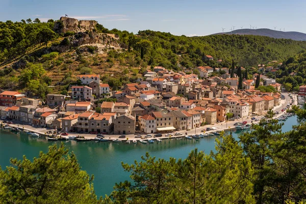 Novigrad, Dalmácie, Chorvatsko. Město na pobřeží Jaderského moře. — Stock fotografie