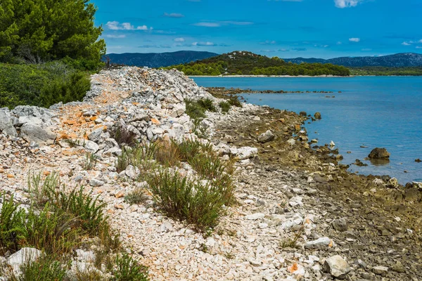 Idilic вид на Середземне море, Муртер, Далмація, Хорватія — стокове фото