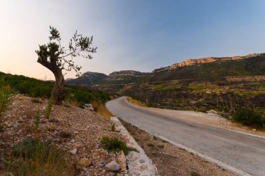 peljesac yarımadasında küçük köy Trstenik yol, mount ile