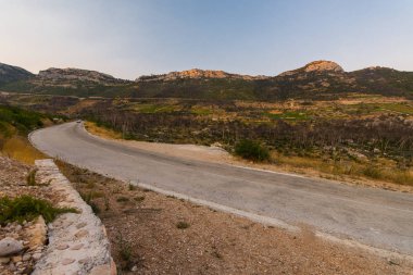 peljesac yarımadasında küçük köy Trstenik yol, mount ile