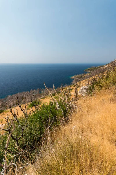 Hermosa costa dálmata, Trstenik, Dalmacia, Croacia, Peljesac — Foto de Stock