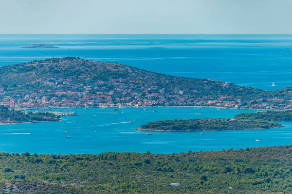 Ostrovy Vransko a Kornati. Pohled z kopce Kamenjak. Dalma — Stock fotografie