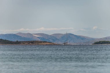 Akdeniz 'de idilik görünümü, Murter, Dalmatia, Hırvatistan