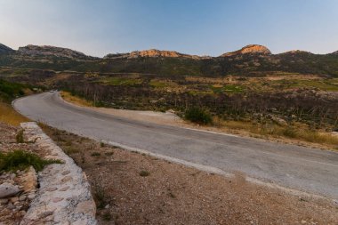 peljesac yarımadasında küçük köy Trstenik yol, mount ile