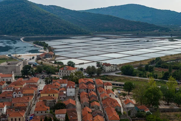 Alte noch funktionierende Meersalinen in ston, peljesac halbinsel, dal — Stockfoto