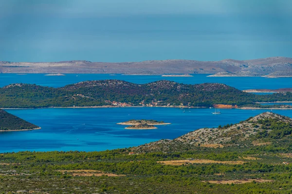 Lago Vransko e Islas Kornati. Vista desde la colina Kamenjak. Dalma. — Foto de Stock