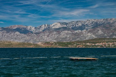 Velebit moutains ve Adriyatik Denizi Novigrad, Dalmaçya, Hırvat