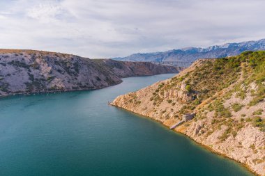 Maslenica köprüsü, Velebit Dağı altında A1 Karayolu köprüsü, Dalm