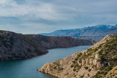 Maslenica köprüsü, Velebit Dağı altında A1 Karayolu köprüsü, Dalm