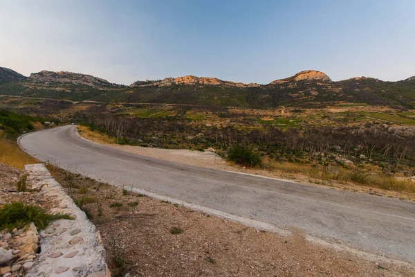 peljesac yarımadasında küçük köy Trstenik yol, mount ile