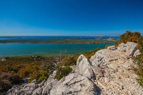 Vransko Lake ja Kornati Islands. Näkymä Kamenjak Hilliltä. Dalma — kuvapankkivalokuva