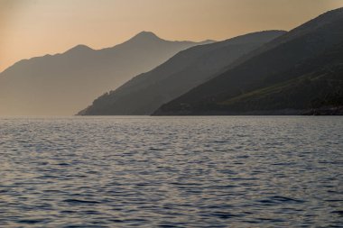 Adriyatik denizinde kayalar ile güzel gün batımı, Dingac Borak, D