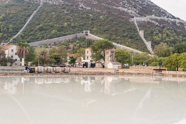 Staré stále fungující mořské solné pánve v Stonu, poloostrov Peljesac, dal — Stock fotografie