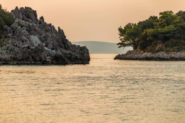 Gün batımında Divna Plajı, Peljesac yarımadası, Dalmaçya, Hırvatistan