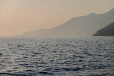 Adriyatik denizinde kayalar ile güzel gün batımı, Dingac Borak, D