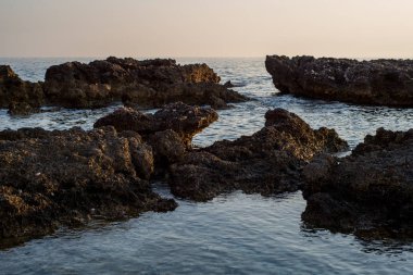 Adriyatik denizinde kayalar ile güzel gün batımı, Dingac Borak, D