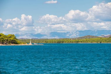 Akdeniz 'de idilik görünümü, Murter, Dalmatia, Hırvatistan