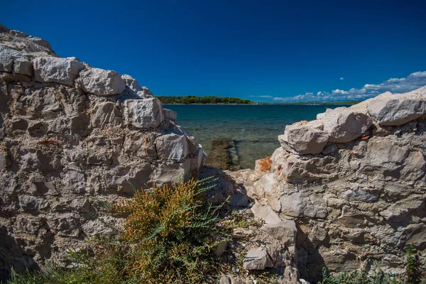 Idilic view på Middelhavet, Murter, Dalmatien, Kroatien - Stock-foto