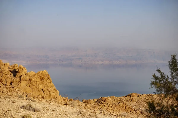 Widok gór Jordanii i martwe morze o zachodzie słońca — Zdjęcie stockowe
