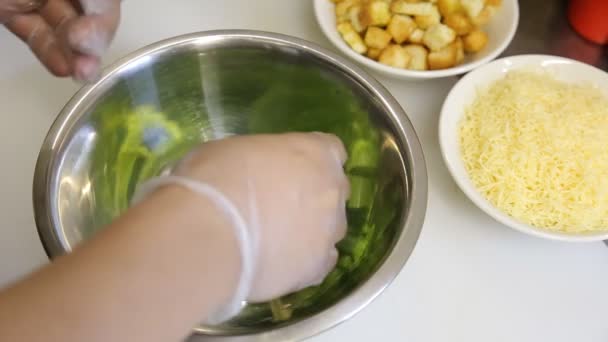 Salat Kochen Der Küche — Stockvideo