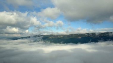 Bulutlar dağ silsilesi