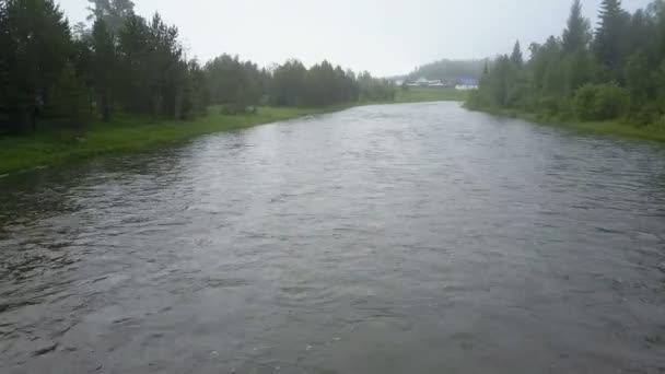 Rzeka Yuryuzan Pobliżu Wsi Tyulyuk — Wideo stockowe