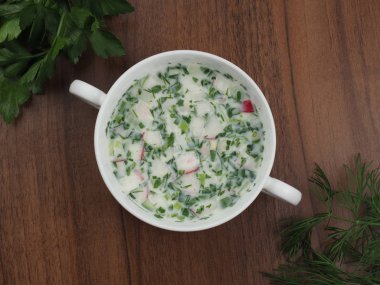 Rus yaz soğuk çorba okroshka