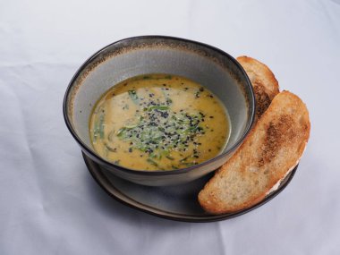 Hindistan cevizi sütü ile baharatlı çorba