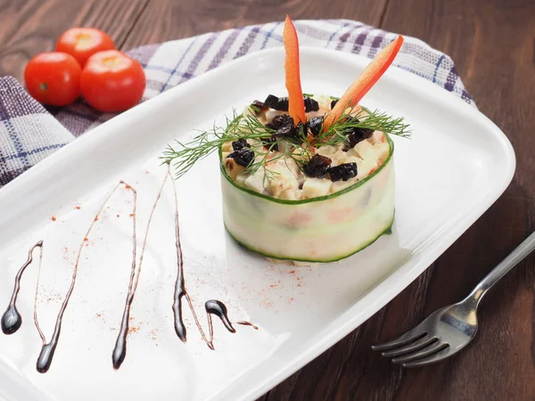 マヨネーズをかけた野菜のサラダ ストック画像