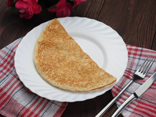 Panqueque en el plato blanco — Foto de Stock