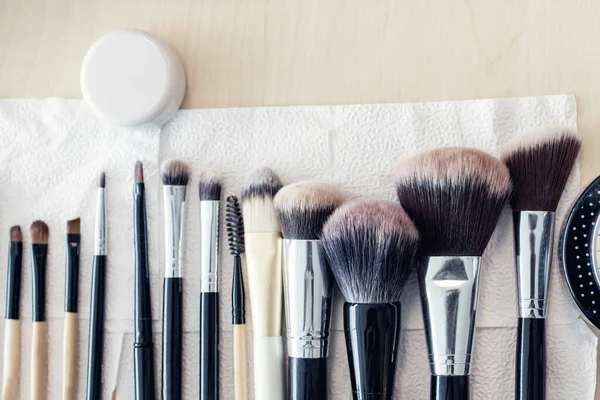 Make up Brushes, Makeup