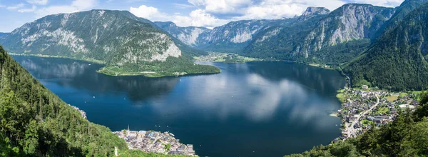 Hallstatt Panorama Manzarası, dağlar ve Hallstatter Gölü Dünya Mirası Bakış Alanı.