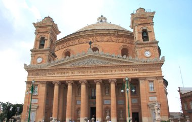 Mosta, Malta - Haziran 9, 2007: Haziran 9, 2007 Mosta, Malta Mosta kubbe. Akdeniz'de bir dönüm noktası katedral.