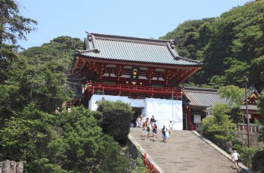 Kamakura, Japonya - 5 Ağustos 2015: Tarihi tapınak ve Kamakura, Japonya'da 5 Ağustos 2015 tarihinde Bahçe. Kamakura ünlü için onun Japon tarihi tapınaklar.