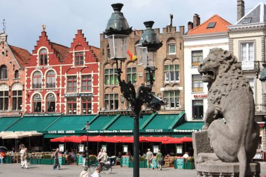 BRUGGE, 21 Ağustos 2008: 21 Ağustos 2008 tarihinde Brugge, Belçika 'da ortaçağ tarihi merkezi. Bu ortaçağ tarihi merkezi UNESCO 'nun bir dünya mirası ve aynı zamanda 