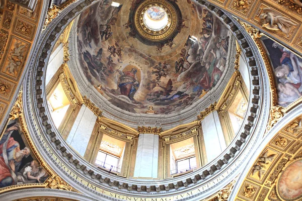 意大利罗马 2010年3月31日 2010年3月31日 意大利罗马圣玛丽亚大教堂内部 它是意大利最大的圣母玛利亚天主教会 — 图库照片