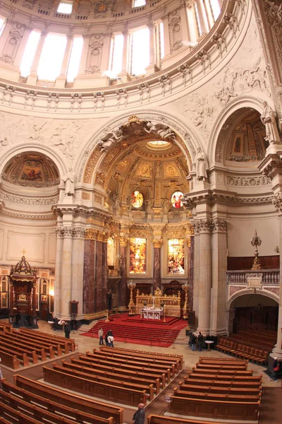 2008年3月12日 柏林多姆内饰2008年3月12日在柏林 这是德国一座具有里程碑意义的大教堂 — 图库照片