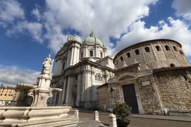 Brescia, İtalya - 6 Ekim 2016: Brescia, İtalya için ortaçağ katedrali üzerinde 6 Ekim 2016. Katedral bir unesco dünya mirası olduğunu.