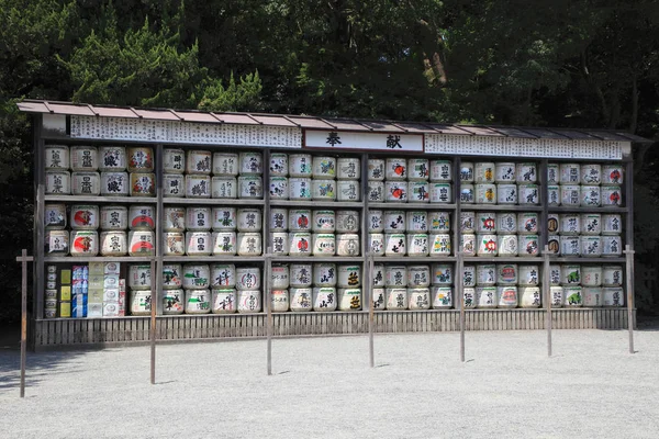 Kamakura Japonsko Srpna 2015 Zásobník Japonských Vína Saké Sudy Svatyni — Stock fotografie