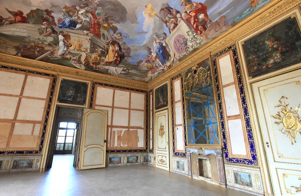 意大利斯图比尼吉 2015年4月28日 2015年4月28日 意大利斯图比尼吉宫房间的大室内装饰 它是萨沃伊宫的皇家住宅 — 图库照片