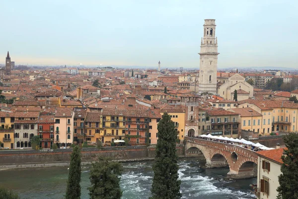 Cityna Verona Řeka Viděna Římských Zřícenin — Stock fotografie