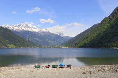 Lake Poschiavo boyunca Bernina Pass, İsviçre, manzara