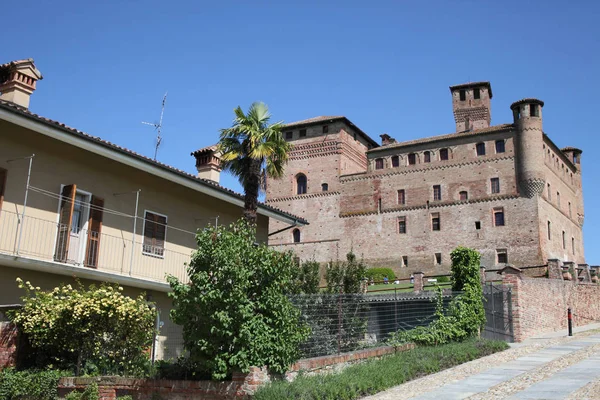 格林扎凯沃尔 意大利 2015 2015 日在意大利格林扎加富尔的历史城堡 它是教科文组织世界遗产站点 — 图库照片